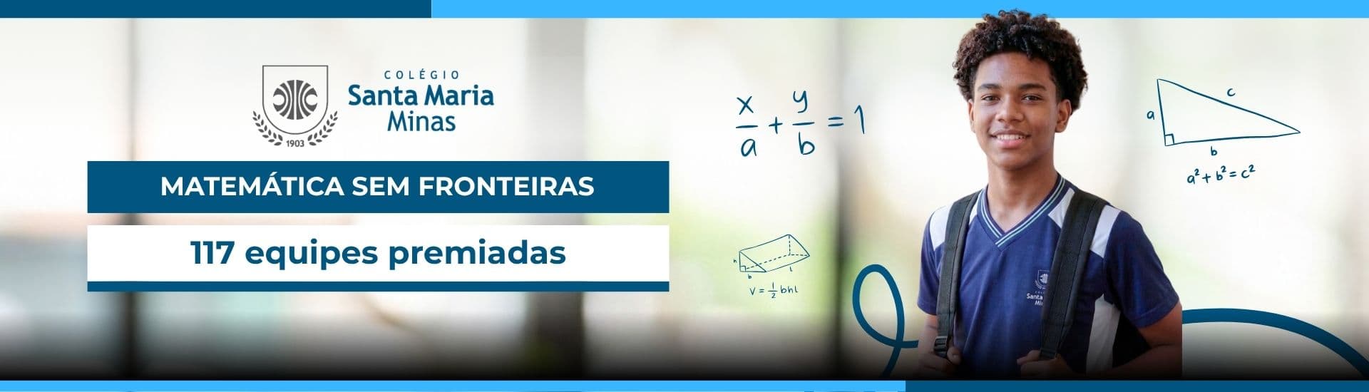 inserir aqui Aluno sorridente com mochila em banner do Colégio Santa Maria Minas, Matemáticas Sem Fronteiras, 117 equipes premiadas.